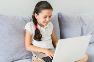 Çocuklar için Almanca günlük konuşma cümleleri en temel seviyeden başlanmalıdır. Çocuklar Almanca öğrenmeye başladığında en etkili yöntemlerden biri Almancayı